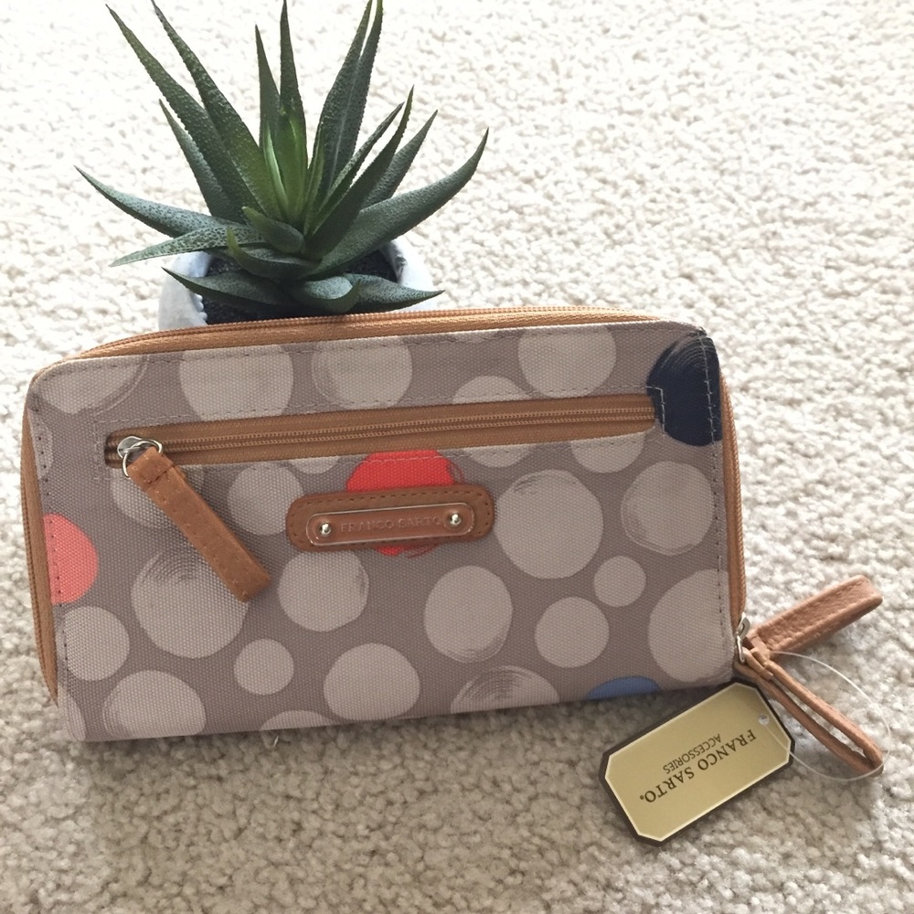 Franco Sarto expandable beige/tan wallet